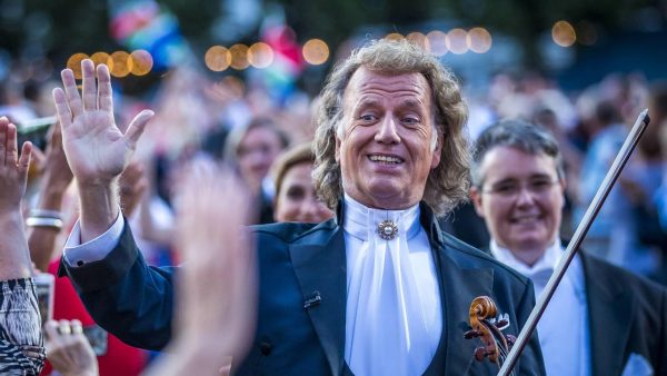 De coronahobby's van André Rieu: 'Soezen, taarten, ik bakte van alles'