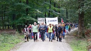 Thumbnail voor Demonstratie tegen jaarlijkse afsluiting Kroondomein Het Loo ondanks toegangsverbod