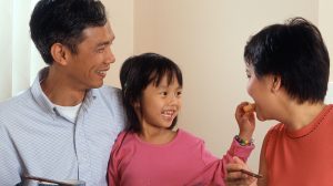 Thumbnail voor Is je kind een moeilijke eter? De truc zit níet in straffen, belonen of omkopen