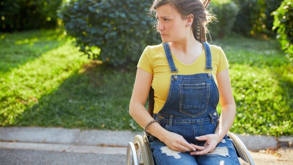 Cynthia (19) belandde in een rolstoel