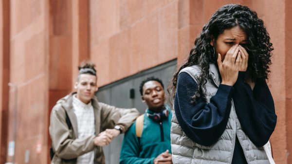 Kinderombudsvrouw wil pesten strafbaar stellen_ 'Want de gevolgen zijn levensgroot'