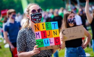 Thumbnail voor Studenten: 'Tweede Kamer deelt genadeklap uit aan leenstelsel'