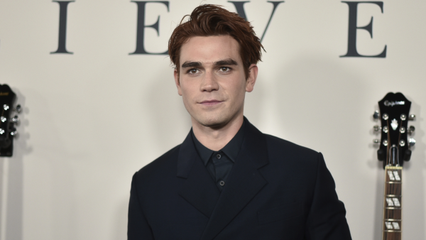 KJ Apa is vader geworden