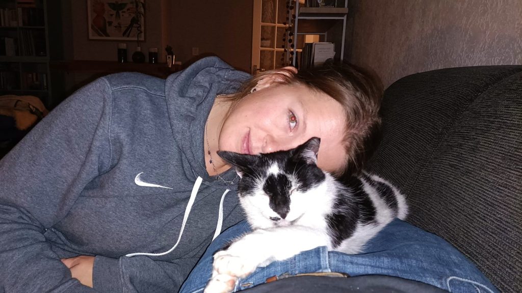 Sinds Anna Neeltjes kat vermist is, krijgt ze rare telefoontjes: 'Ze riepen: 'Je kankerkat is dood''