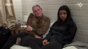 Thumbnail voor Drie meiden uit 'Dream School' over hun verleden van seksueel misbruik: 'Ik was elf jaar'