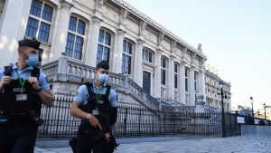 Thumbnail voor Overlevenden aanslagen Parijs vertellen rechter hun verhaal: 'Ik voel de explosie nog steeds'