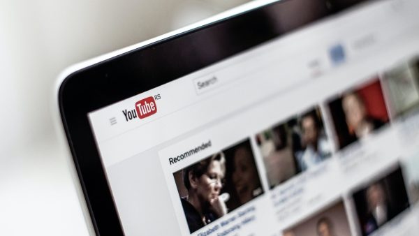 YouTube gaat alle video's verwijderen met valse info over vaccinaties