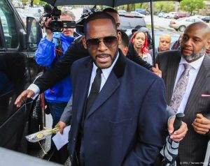 Thumbnail voor Ex-vriendin R. Kelly: 'Ik loog om hem te beschermen'