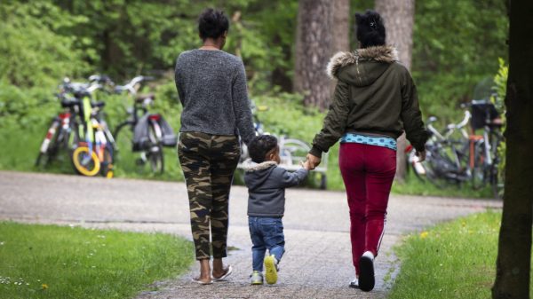 Asielzoekers met moeite te plaatsen, COA raadpleegt weer hotels voor opvang