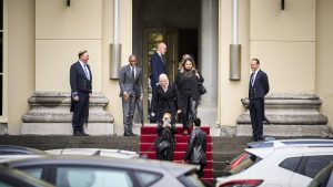 Thumbnail voor Slachtoffers toeslagenaffaire door Koning Willem-Alexander ontvangen op paleis Noordeinde