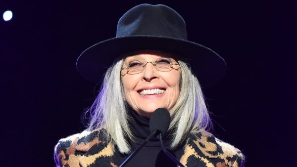 Diane Keaton schittert in de nieuwe videoclip van Justin Bieber en dit is de teaser