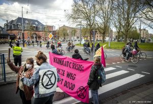 Thumbnail voor Klimaatactiegroep Extinction Rebellion mag binnen de regels actievoeren