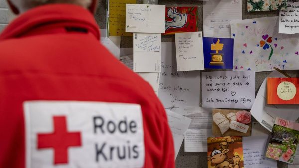 Rode Kruis helpt getroffenen coronacrisis en zamelt geld in voor levensmiddelen