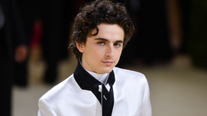 Thumbnail voor Wat een snoepje: zó ziet Timothée Chalamet eruit als Willy Wonka