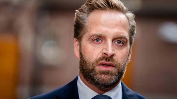 De Jonge: economisch belemmerende regels eerder weg dan coronapas