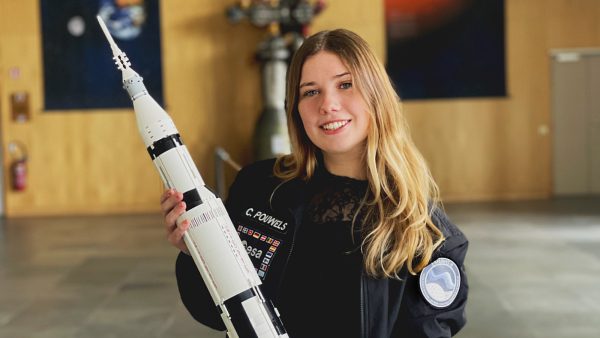 Astronaut Charlotte pleit voor meer vrouwen in de ruimtevaart