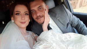 Thumbnail voor Bruidegom in blinde paniek mist bijna zijn vlucht en zijn bruiloft: 'Ik vloekte in drie talen'