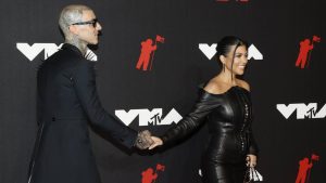 Thumbnail voor Kourtney Kardashian deelt nieuwe foto's van haar romantische verloving