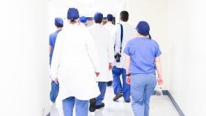 Thumbnail voor Frustratie bij IC-artsen door ongevaccineerde coronapatiënten: 'Anderen hebben er last van'