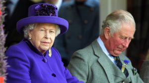 Thumbnail voor 'Koningin Elizabeth voortaan alleen nog met familielid naar verplichtingen'