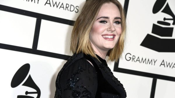 Op de een of andere manier microscopisch botsing Heerlijke hit: Adele met 'Easy On Me' nieuwe nummer 1 in Billboard Hot 100  - LINDA.nl