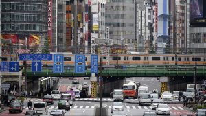 Thumbnail voor Gewonden bij mesaanval in trein Tokio door man in Joker-kostuum