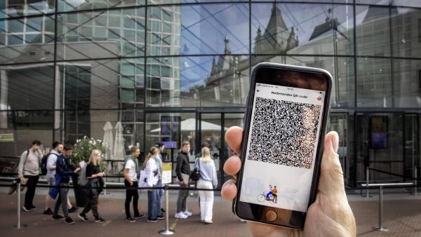 Werkgeversorganisaties zien check op QR-code personeel wel zitten