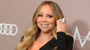 Thumbnail voor 'It's time': Mariah Carey verklaart kerstseizoen officieel voor geopend en dat wil je even zien