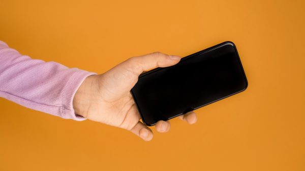 KPN, Vodafone en T-Mobile halen alle dure smartphones uit winkels