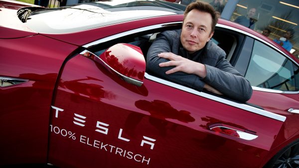 Elon Musk verkoopt aandelen Tesla als de VN hem uitlegt hoe hij het voedselprobleem oplost