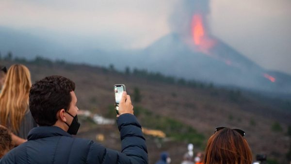 Scholen en vliegveld La Palma dicht wegens vulkanische as