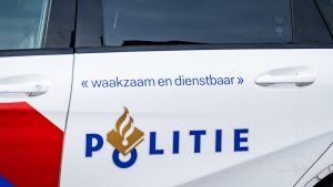 Thumbnail voor Politie en brandweer halen boze leerling (15) uit school in Schiedam: 'Het is verschrikkelijk'