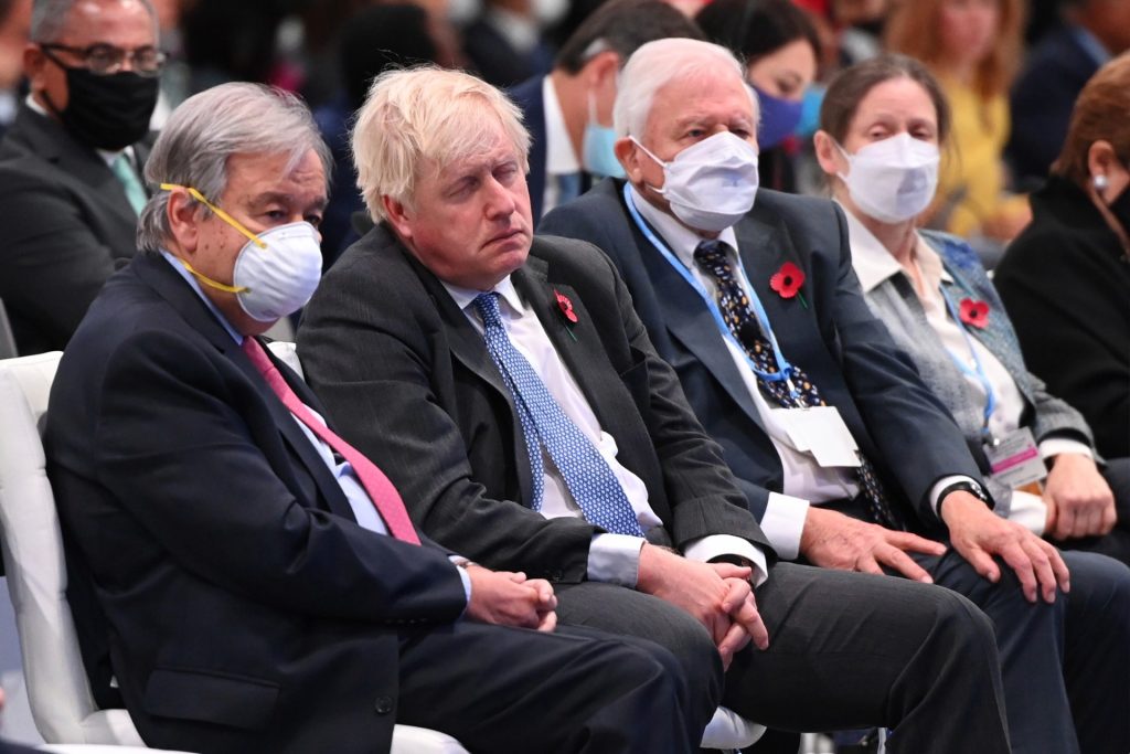 Fans van bioloog David Attenborough (95) boos op mondkapjesloze Boris Johnson