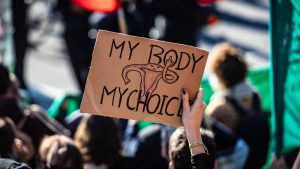 Thumbnail voor Protesten in Polen nadat strikte abortuswet leven kost van zwangere vrouw