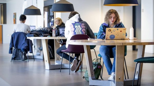 OMT adviseert: verplichte tests voor studenten als alternatief voor coronabewijs