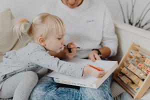 Thumbnail voor Ravotten, maar niet in de regen: 5 tips om je kids binnen te vermaken