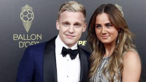 Thumbnail voor Voetballer Donny van de Beek en Estelle Bergkamp in verwachting van een kindje