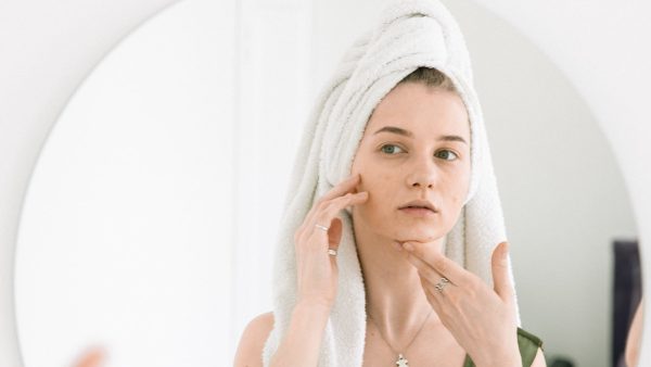 Pigmentvlekken verminderen, hoe doe je dat? Beauty-expert legt het uit