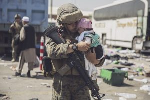 Thumbnail voor Afghaanse baby die aan Amerikaanse soldaten werd meegegeven nog steeds vermist