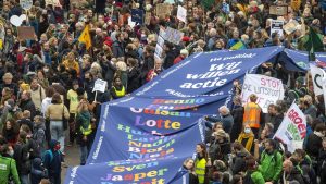 Thumbnail voor Honderden klimaatbetogers verzamelen zich op de Dam