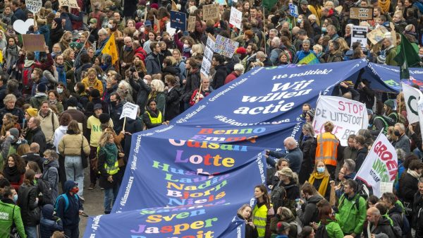 Klimaatbetogers verzamelen zich op de Dam