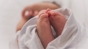 Thumbnail voor Ivf-kliniek VS verwisselt embryo's, ouders voeden elkaars baby op