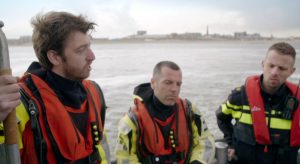 Thumbnail voor Hulpverleners blikken terug op surfers-ongeluk Scheveningen: 'We hoorden Maarten roepen, ik zie meerdere lichamen drijven'
