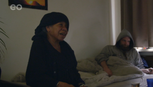 Thumbnail voor Na 10 jaar samen op straat verloor Carla haar zoon: 'We waren onafscheidelijk'