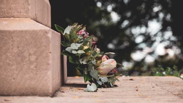 Nabestaanden doen aangifte na geheimzinnige seance bij kindergraven in Amersfoort