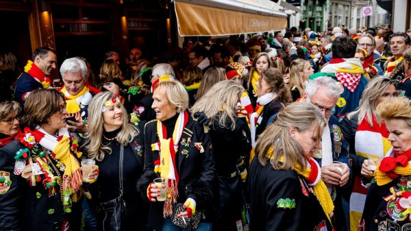 Grote vieringen in Limburg afgeblazen, maar in Noord-Brabant is het carnavalsfeest in volle gang