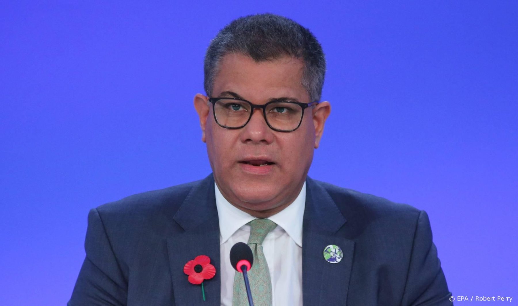 Voorzitter klimaattop spreekt geëmotioneerd van 'fragiele overwinning'