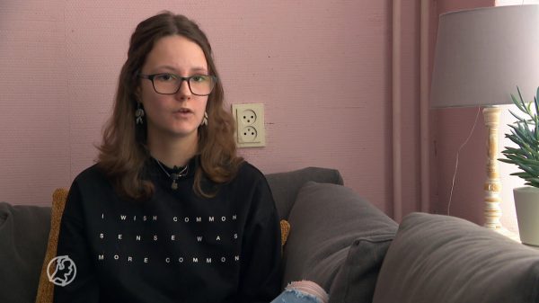 Leukemiepatiënt Floortje (15) kan met 2G-regel nergens heen: 'Ik barstte in tranen uit'