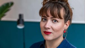 Thumbnail voor Jantine (34) schrijft boek over verspreiding naaktfoto's: 'Ze hingen door de aula heen'