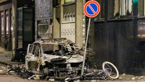 Thumbnail voor Zeven mensen gewond geraakt bij rellen Rotterdam, burgemeester Aboutaleb spreekt: 'orgie van geweld'